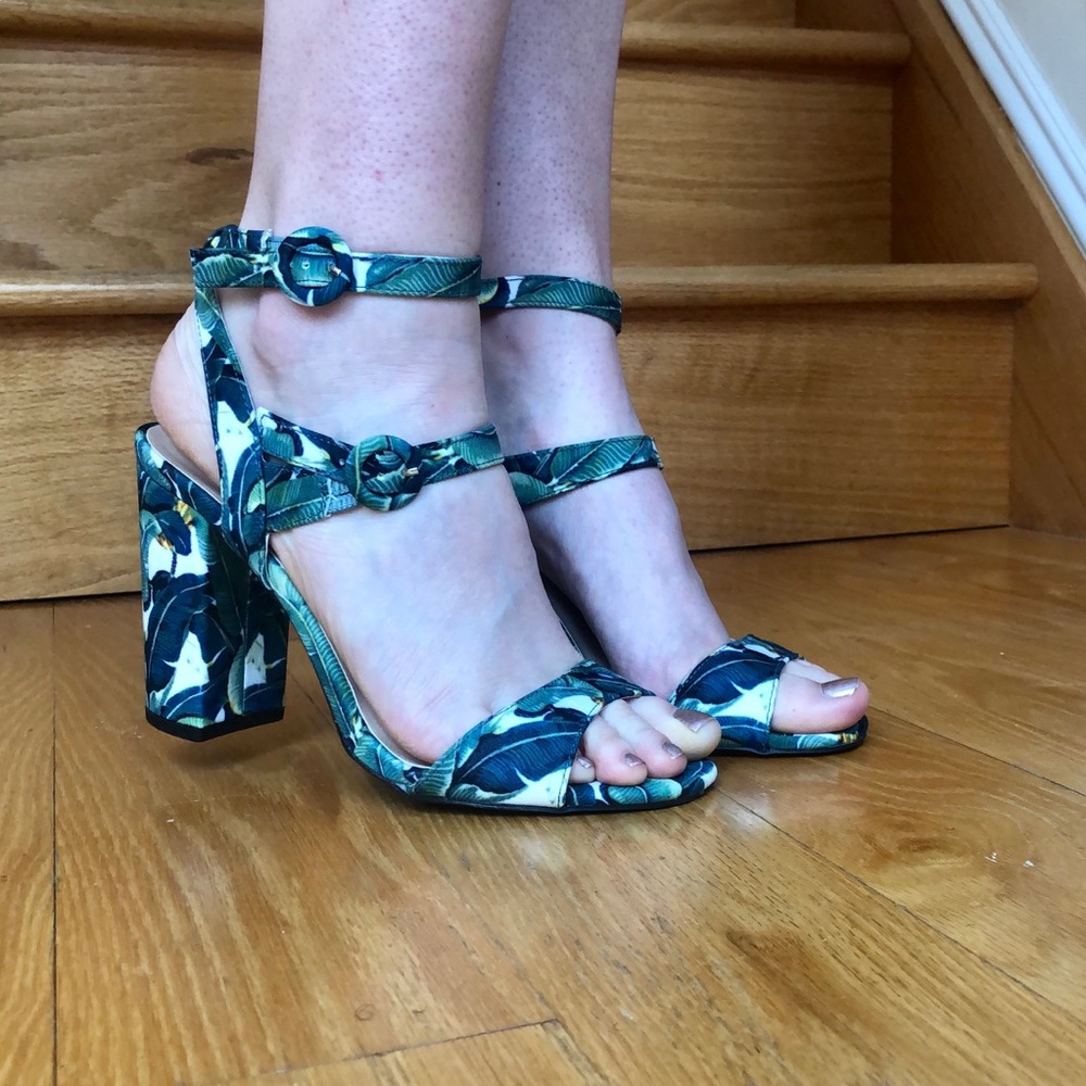 Lulu’s Palm Leaf Print Strappy Heels *LIKE NEW*